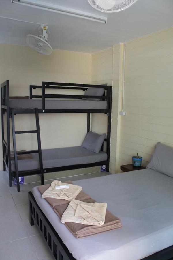 The Oasis Hostel Chinatown (Adults Only) Bangkok Exterior photo